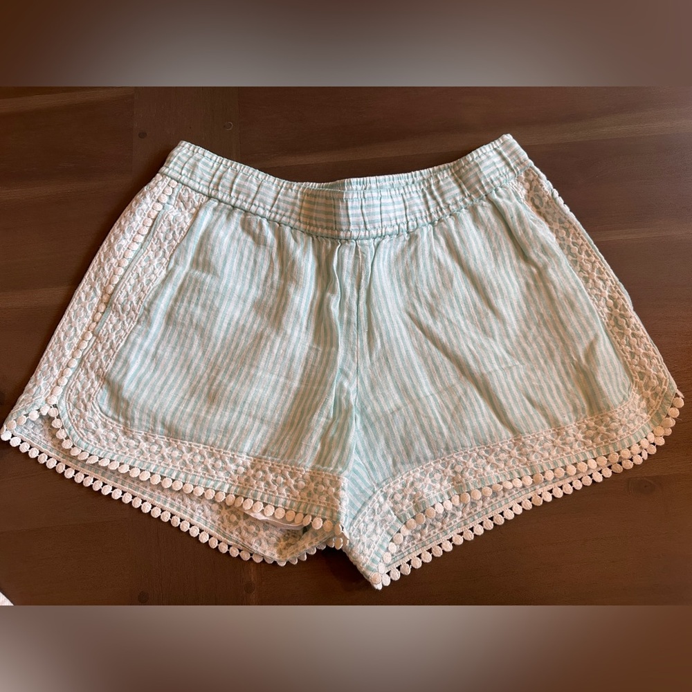 Vineyard Vines High Waist Striped Shorts with Lace Trim